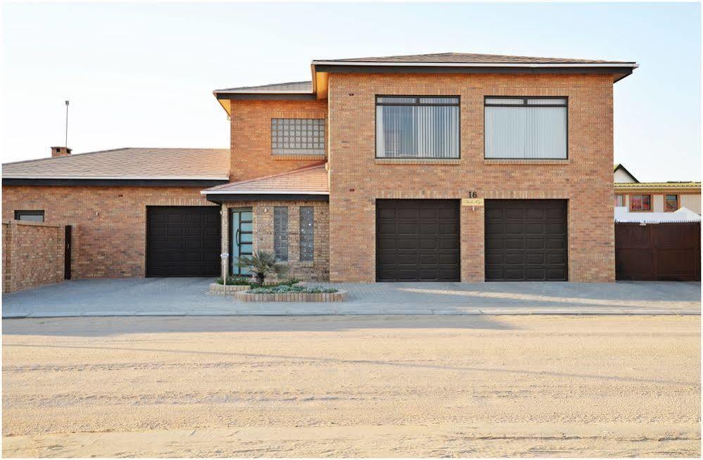 Chala-Kigi Apartments Swakopmund Buitenkant foto